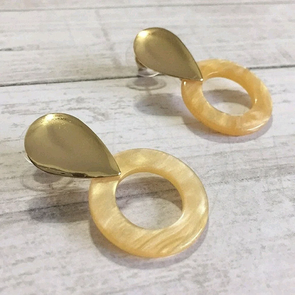 Earrings Gold Teardrop And Shimmering Resin Hoop